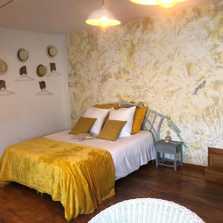 Grande Chambre Familiale Jaune Tout Bonnement Bien Putot-en-Auge Екстериор снимка